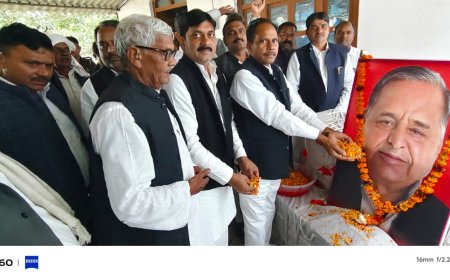आलापुर में मुलायम सिंह की 86वीं जयंती लोगों ने मनाया