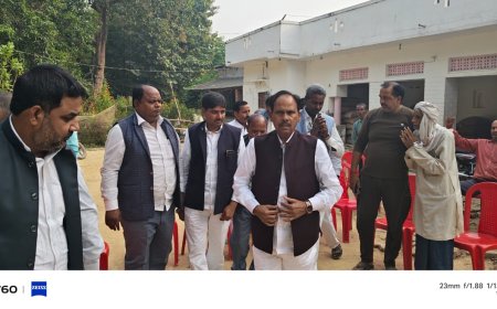 आलापुर विधायक त्रिभुवन दत्त शोक संवेदना कार्यक्रम में पहुंचे