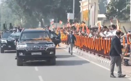 प्रधानमंत्री का अयोध्या में भव्य स्वागत किया गया