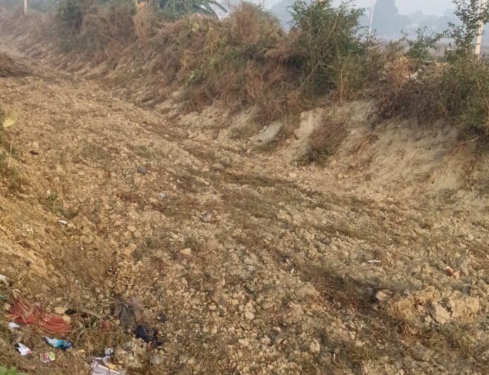 बसखारी जहांगीरगंज रजवाहे में पानी न आने से किसान परेशान