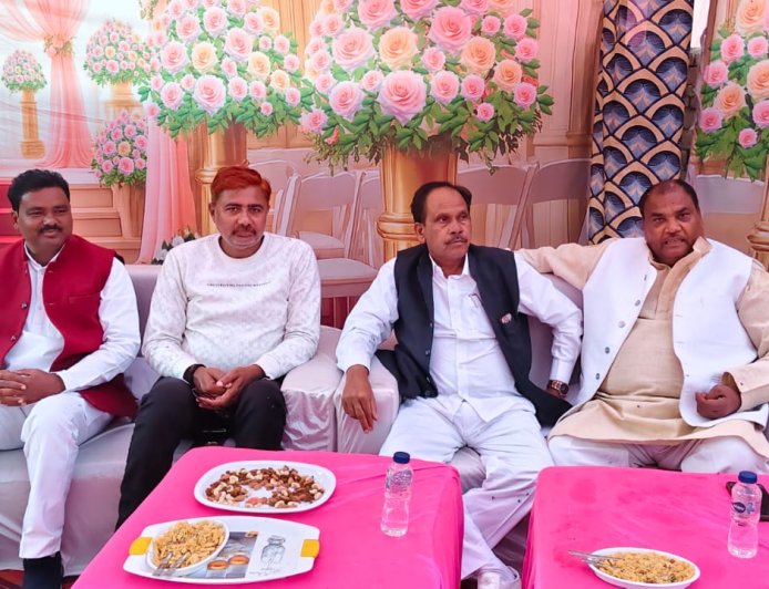 आलापुर के विधायक कई जगह पहुंचे कार्यक्रम में