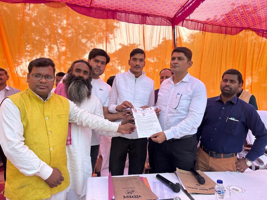 तहसीलदार को सोपा ज्ञापन रक्षा मंत्री के संबोधन में असम राइफल के जवान की मौत पर