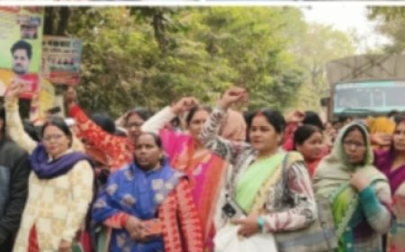 उप जिलाधिकारी नेकिया अभद्रता। आंगनबाड़ी कार्यकत्रियों ने गेट किया बंद धरना प्रदर्शन चक्का जाम