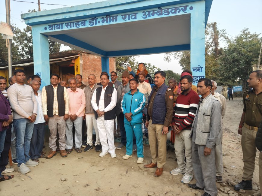 मसेना मिर्जापुर अंबेडकर प्रतिमा क्षतिग्रस्त की सूचना पर पहुंचे विधायक